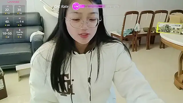 luoxuwen online show from February 12, 2025, 5:47 am