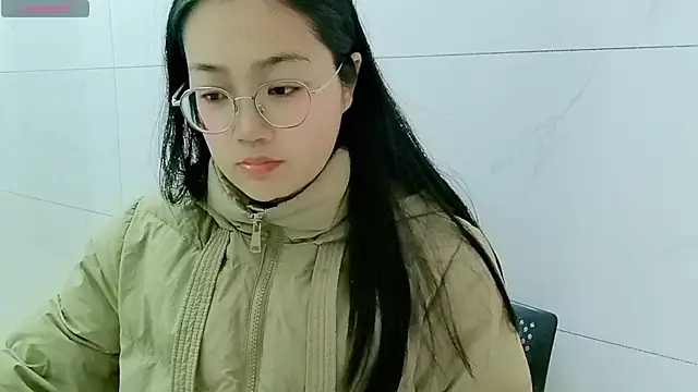 luoxuwen online show from February 27, 2025, 2:53 am