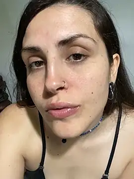 isadelasestrellas online show from October 5, 2025, 2:04 pm