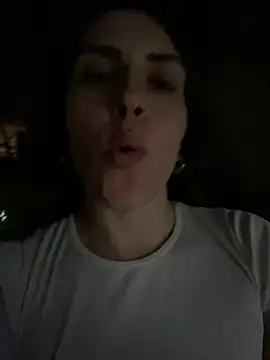 isadelasestrellas online show from February 15, 2026, 9:00 pm