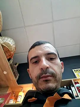 Snapshot of midouch92tns chatting on October 6, 2025, 7:17 am midouch92tns online show from October 6, 2025, 7:17 am