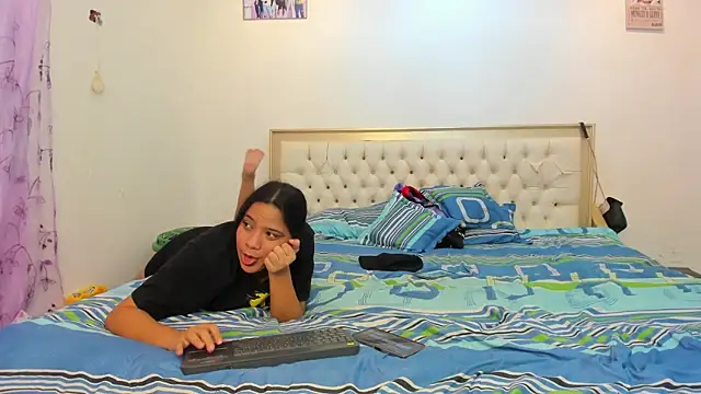 fenixonfire  online show from February 11, 2025, 9:35 pm