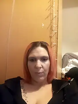 Snapshot of Geilesie32 chatting on December 22, 2025, 10:07 pm Geilesie32 online show from December 22, 2025, 10:07 pm