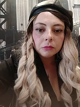 madelaine- online show from October 27, 2025, 8:02 pm