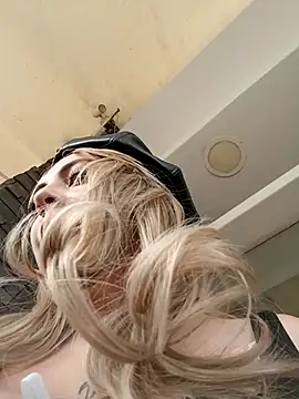 madelaine- online show from November 19, 2025, 8:09 pm