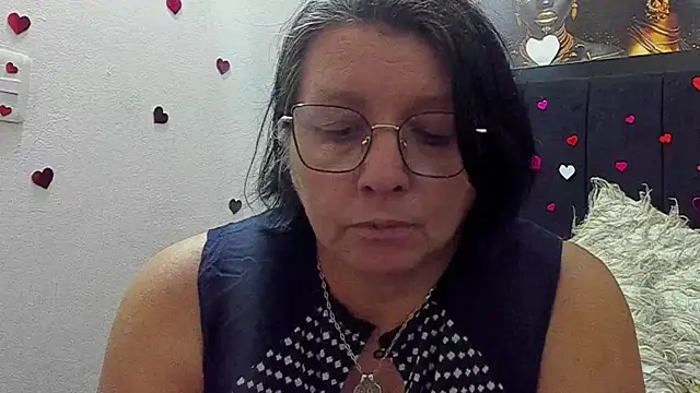 Evaaross 2345 online show from May 19, 2026, 8:15 pm