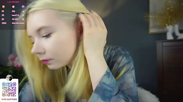 DaisyElmers online show from March 18, 2025, 3:20 am