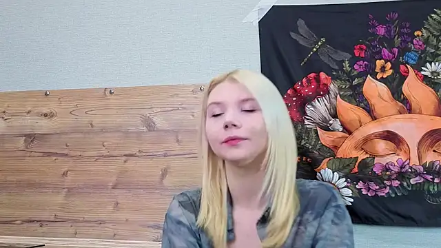 DaisyElmers online show from October 4, 2025, 3:48 am