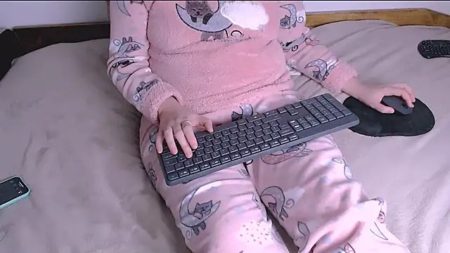 ChubbyMaia online show from November 23, 2025, 6:24 am