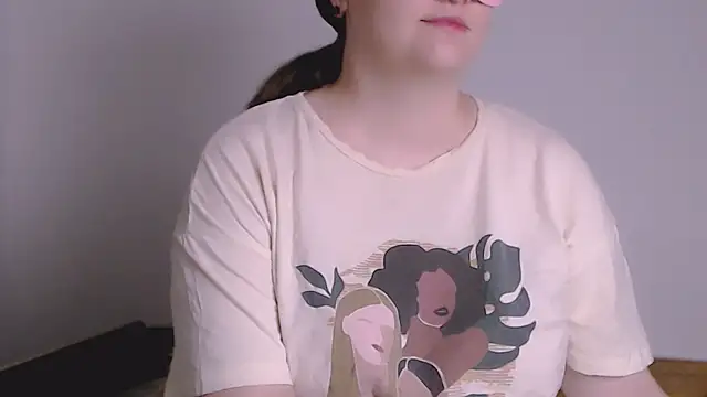Snapshot of ChubbyMaia chatting on June 21, 2026, 6:43 pm ChubbyMaia online show from June 21, 2026, 6:43 pm