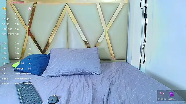 Snapshot of littleebonymommy chatting on March 1, 2025, 7:37 pm littleebonymommy online show from March 1, 2025, 7:37 pm