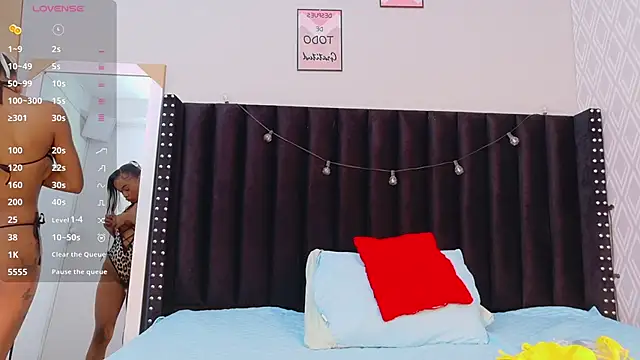 Snapshot of littleebonymommy chatting on September 23, 2025, 8:23 pm littleebonymommy online show from September 23, 2025, 8:23 pm