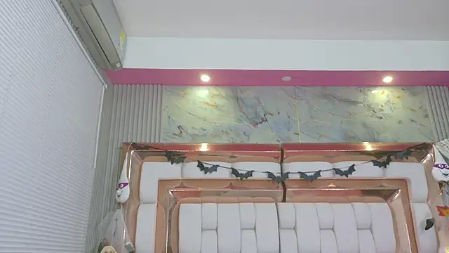 littleebonymommy online show from October 21, 2025, 2:45 am