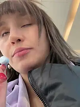 bigbabykiki online show from February 12, 2025, 6:29 am