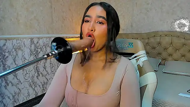 cute mia23 online show from May 1, 2026, 5:39 pm