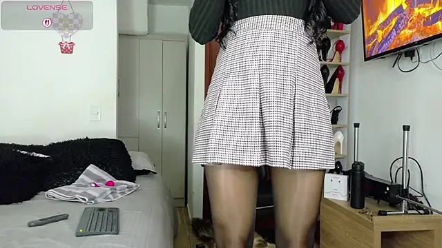 SophieBaker   online show from April 18, 2026, 2:04 am