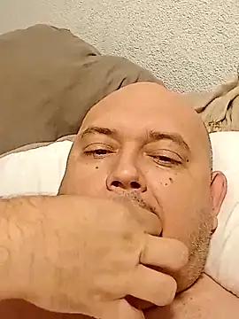 BigromeoXX online show from October 21, 2025, 10:49 am