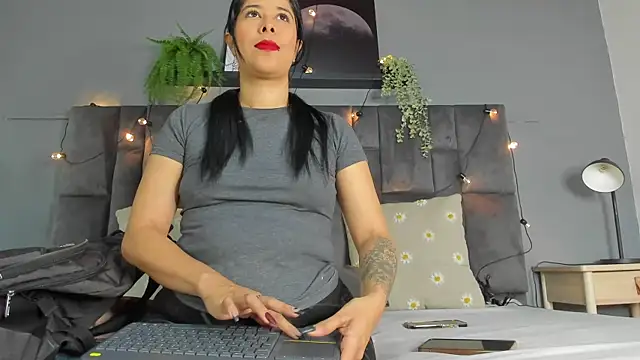 DulceAurora   online show from February 8, 2026, 11:13 am