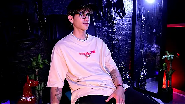 DemonKush-- online show from November 7, 2025, 3:06 am