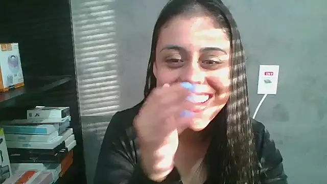 Snapshot of amorinha99 chatting on May 13, 2026, 8:06 pm amorinha99 online show from May 13, 2026, 8:06 pm