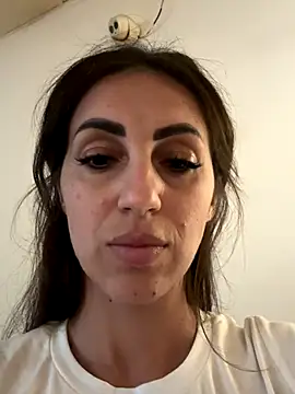 EmaSkyes online show from September 22, 2025, 10:06 am