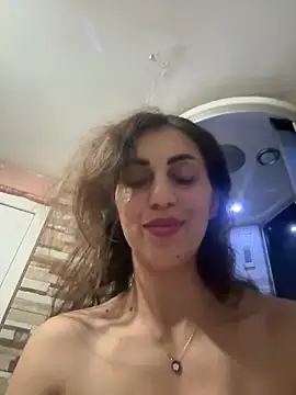 EmaSkyes online show from October 6, 2025, 8:06 pm