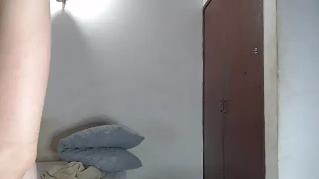 aurelialux online show from March 5, 2025, 9:15 pm