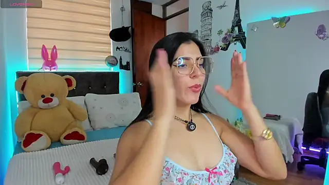 Luxxur69 online show from April 28, 2026, 4:45 pm