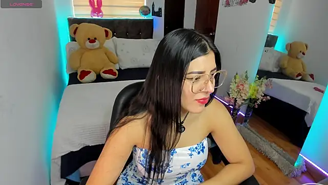 Snapshot of Luxxur69 chatting on May 9, 2026, 2:22 pm Luxxur69 online show from May 9, 2026, 2:22 pm