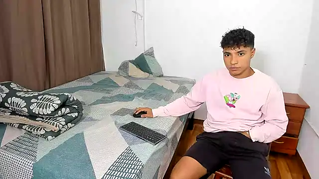jonmaykolrose online show from February 5, 2025, 3:34 am