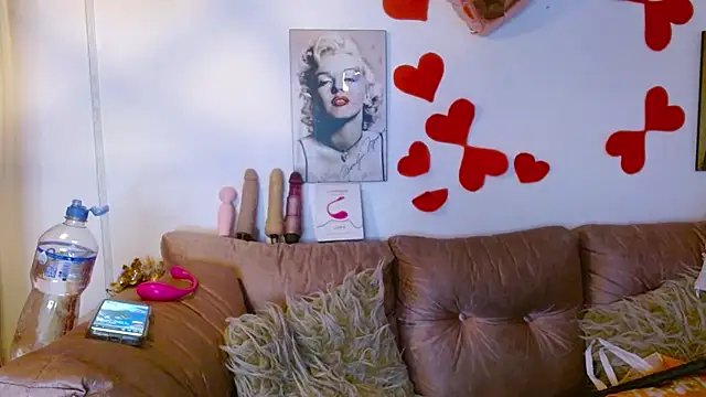 hinataleecs online show from March 22, 2025, 4:35 am