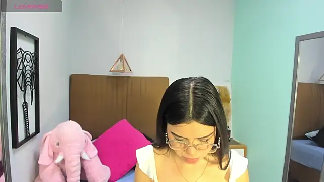Snapshot of cassiehoward14 chatting on March 6, 2025, 12:09 pm cassiehoward14 online show from March 6, 2025, 12:09 pm