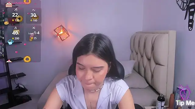 cassiehoward14 online show from November 5, 2025, 7:25 pm