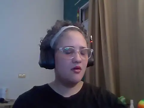 Snapshot of lolalicious_7583 chatting on January 19, 2026, 2:04 am lolalicious 7583 online show from January 19, 2026, 2:04 am