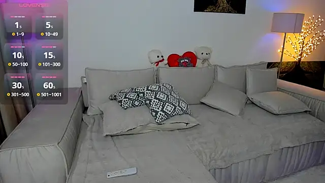 Queenofyouredreams online show from December 7, 2024, 1:58 am