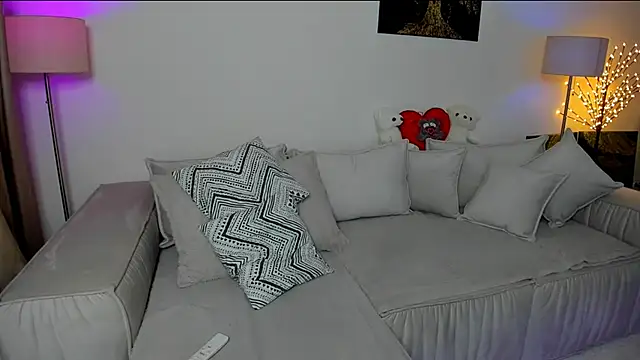 Queenofyouredreams online show from March 8, 2025, 3:50 am