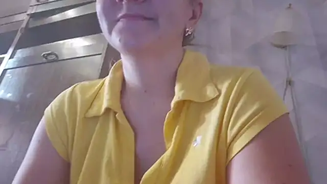 EstrellaWalters online show from November 3, 2025, 6:25 am