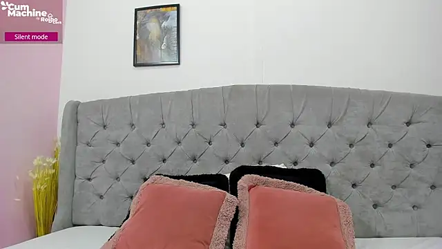 Snapshot of Valesskahall chatting on September 17, 2025, 12:18 pm Valesskahall online show from September 17, 2025, 12:18 pm