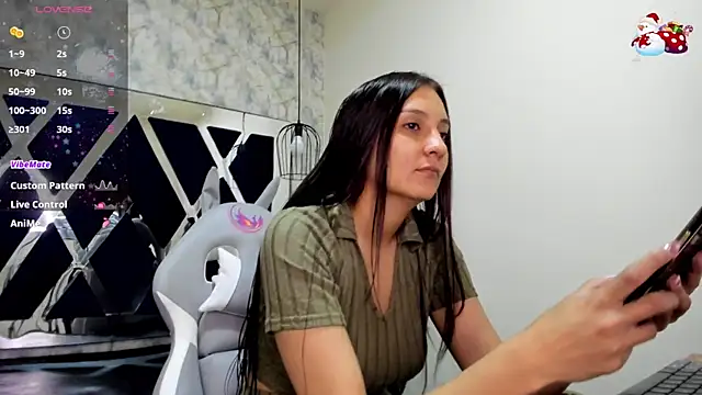  alaia collway  online show from December 13, 2024, 11:45 am