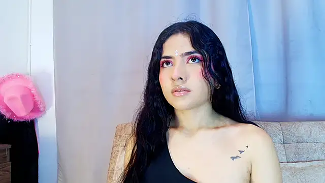 adara johnson   online show from November 16, 2025, 12:22 pm