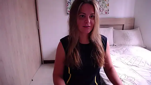 ParisW online show from March 21, 2025, 4:29 pm