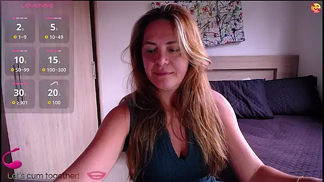 ParisW online show from October 14, 2025, 8:20 pm