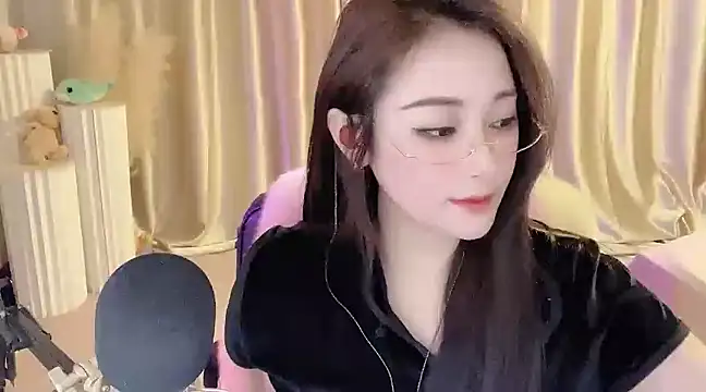 Daisy-77 online show from February 22, 2025, 9:15 pm