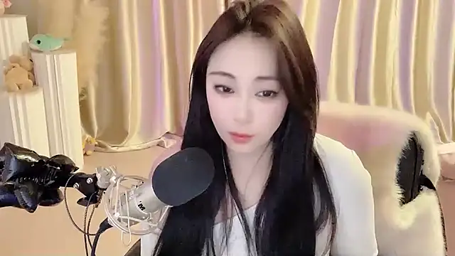 Daisy-77 online show from March 6, 2025, 9:09 pm