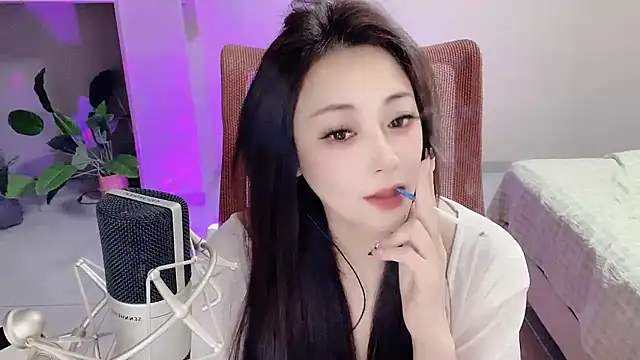 Daisy-77 online show from December 18, 2025, 9:10 pm