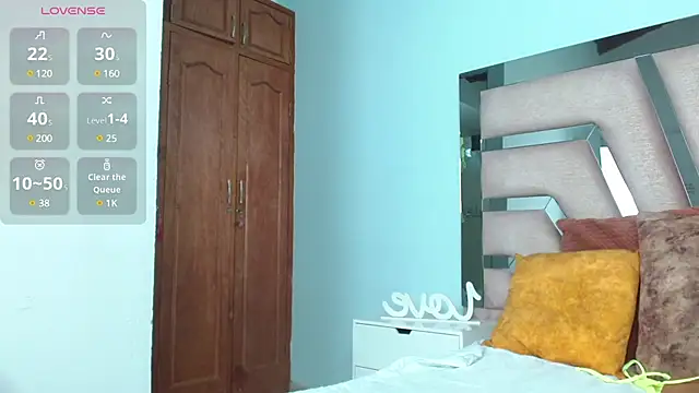 cintia hills online show from March 13, 2025, 7:20 am