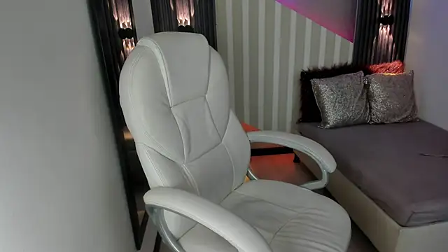 emily layton online show from September 20, 2025, 3:35 pm