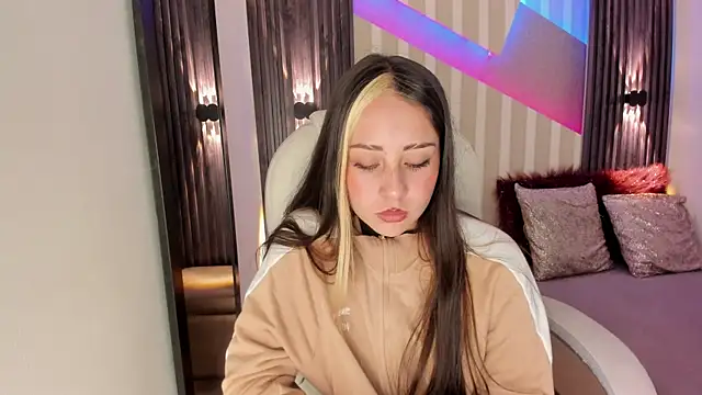 emily layton online show from September 22, 2025, 2:19 pm