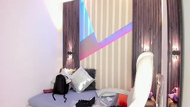 emily layton online show from November 20, 2025, 2:28 pm