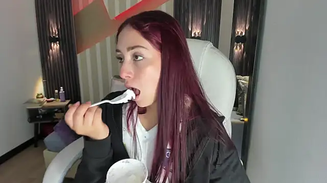 emily layton online show from March 5, 2026, 12:17 am